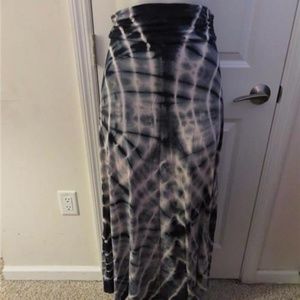 MONO B. GRAY,NAVY,LT PINK TIE DYE  SKIRT M